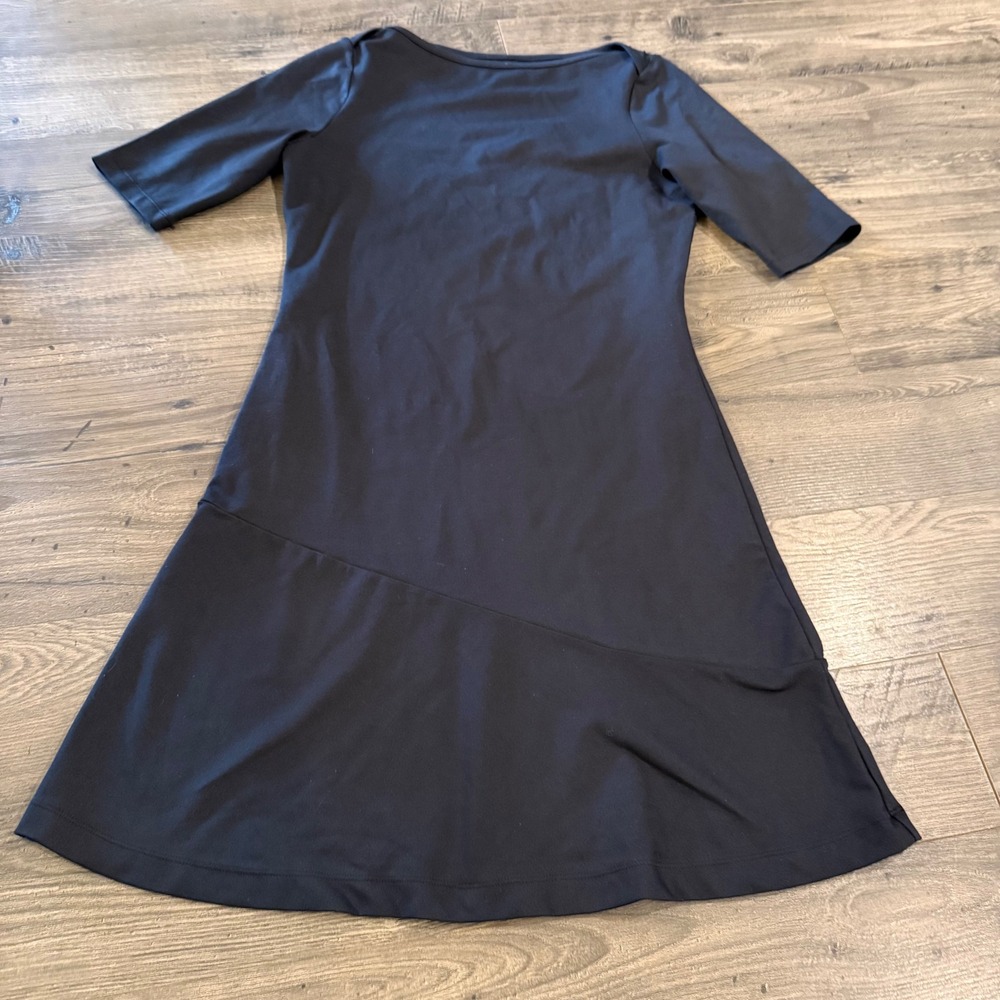 Title Nine Buttah Dress Black Short Sleeve Asymmetrical Seam Performance Small
